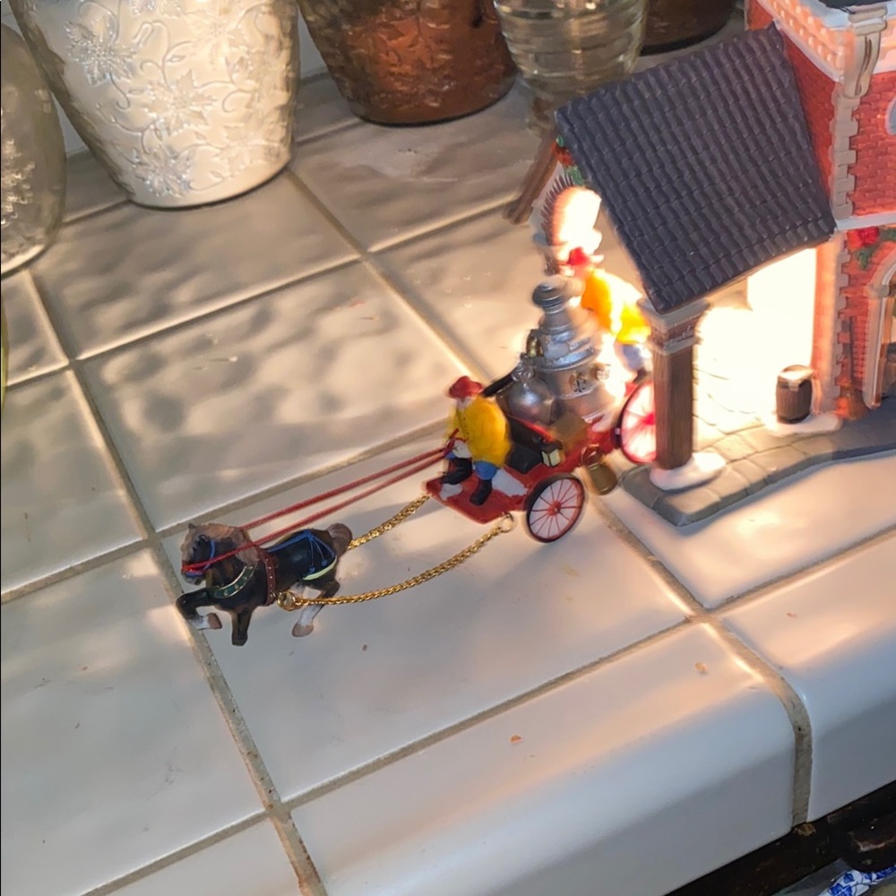 BX51 2002 Collectible Porcelain Santa’s Workplace Station #9 Festive - Picture 10 of 10